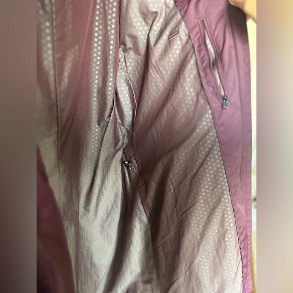Size 8 (snug) Lululemon Rain Waterproof Jacket - Picture 6 of 9